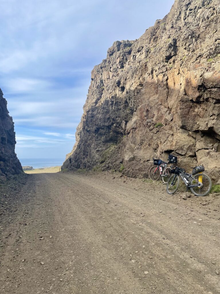 This was literally the turning point of today. After passing these cliffs we finally had tailwind and were eager to reach our appartment.