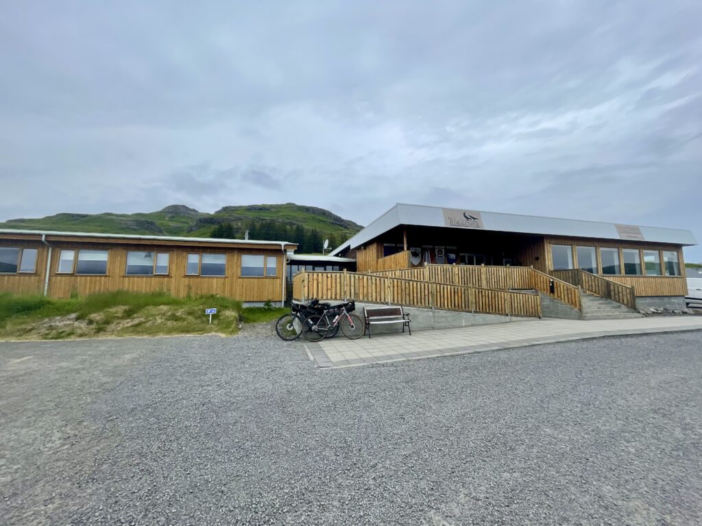 Day 5 was a long day and when we finally reached Flókalundur we were more than relieved to have made it in time for dinner. The food was excellent and our room certainly met „big city hotel“ standards. We were happy to find about the shortcut for the next day.